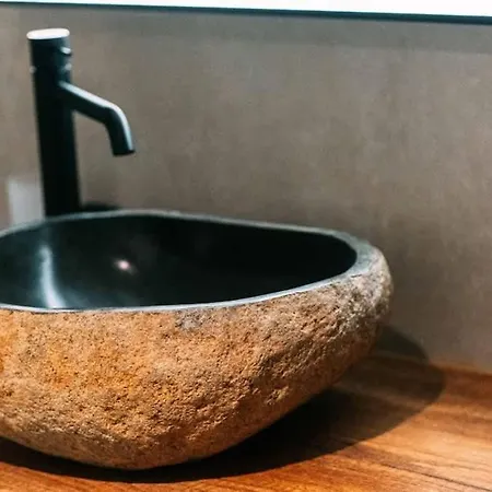 Lakeside Lela Near Interlaken Bönigen